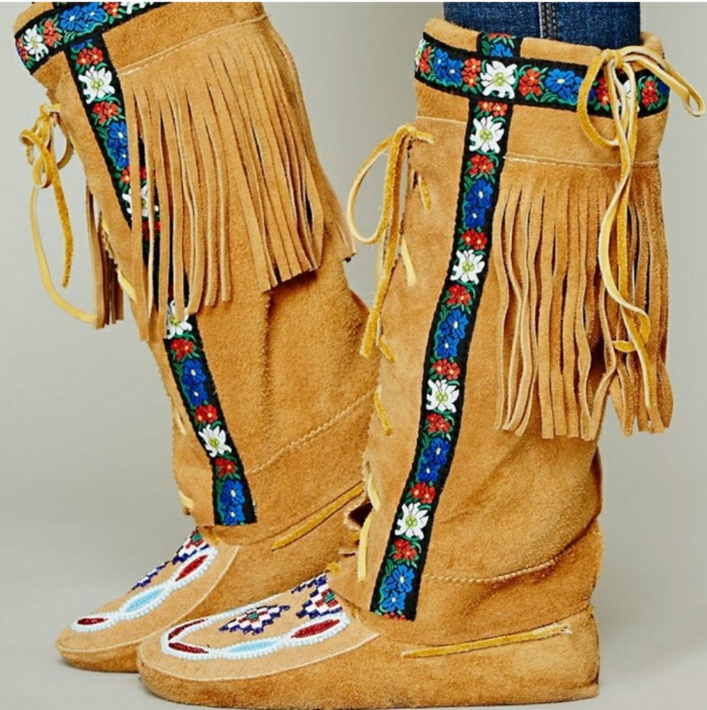 ISO!!!! Manitobah Annie McKay Mukluks - Picture 3 of 4